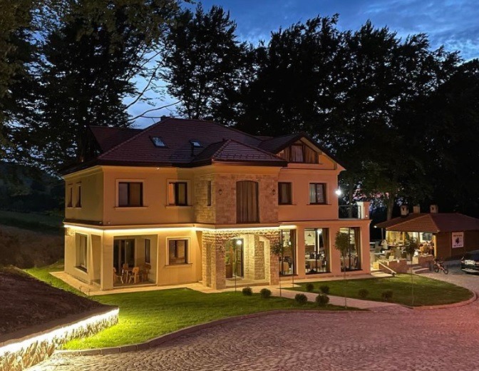 Рајачки конаци на Рајцу